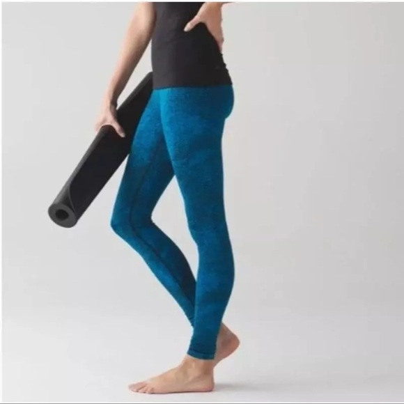Lululemon Wunder Under Pant III Luon Spray Jacquard
Shocking Blue Black Size 4 - Picture 7 of 10